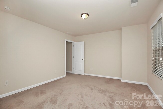 Building Photo - 5040 Mockernut Ln