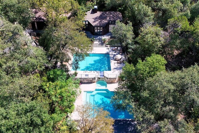 Building Photo - 4711 Spicewood Springs Rd