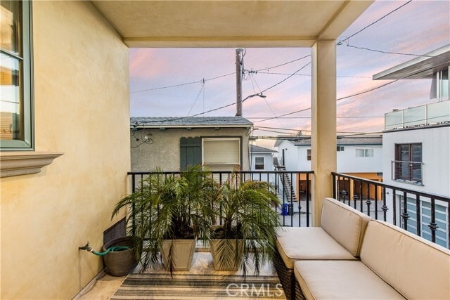 Building Photo - 320 33rd St