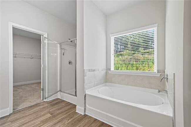 Building Photo - 33 N Village Cir