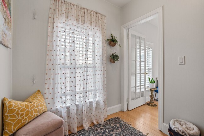 Building Photo - 377 Dorchester St