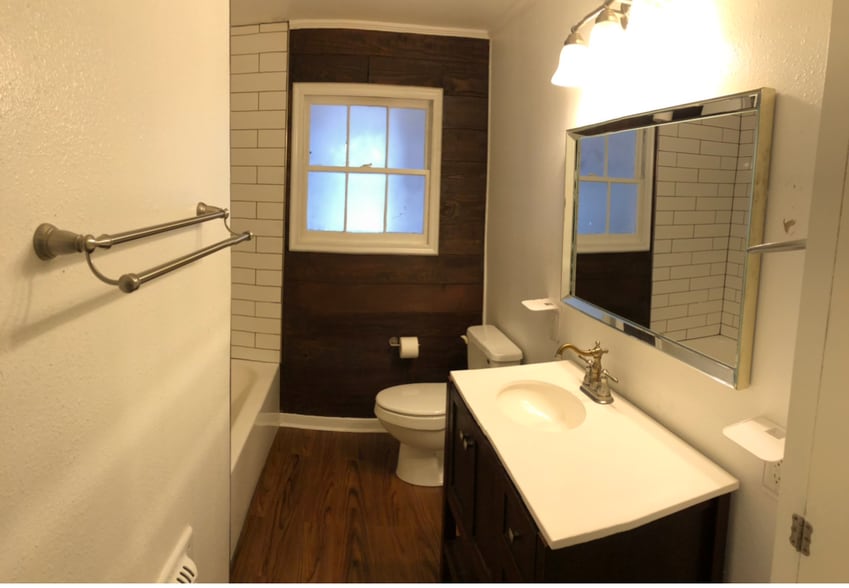 Bathroom - 532 W 5th St