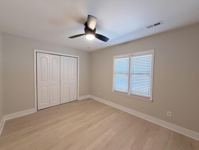 Building Photo - 104 Stowe Pl