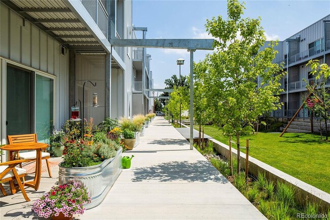 Building Photo - 2525 Arapahoe St