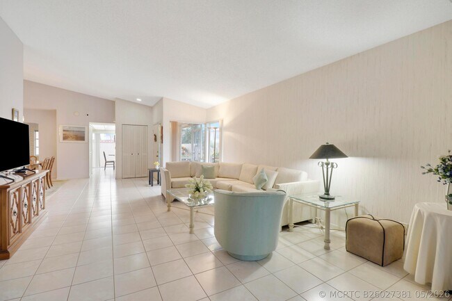 Building Photo - 13759 Date Palm Ct