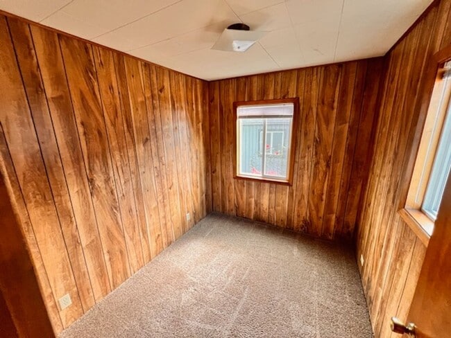 Building Photo - 2164
