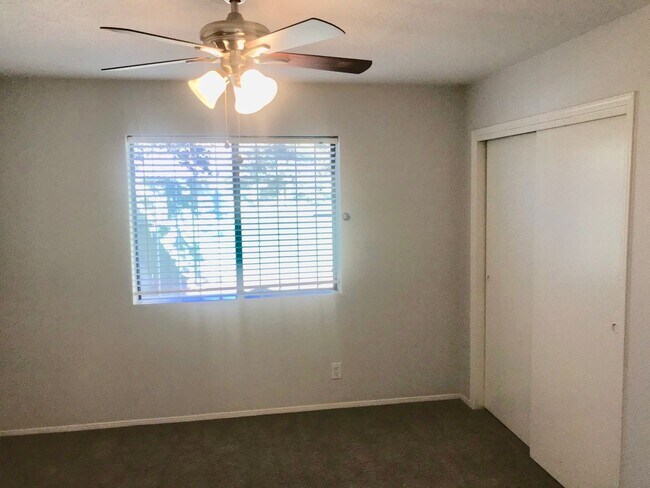 Building Photo - Coming Soon! Quaint Townhouse Located In T...