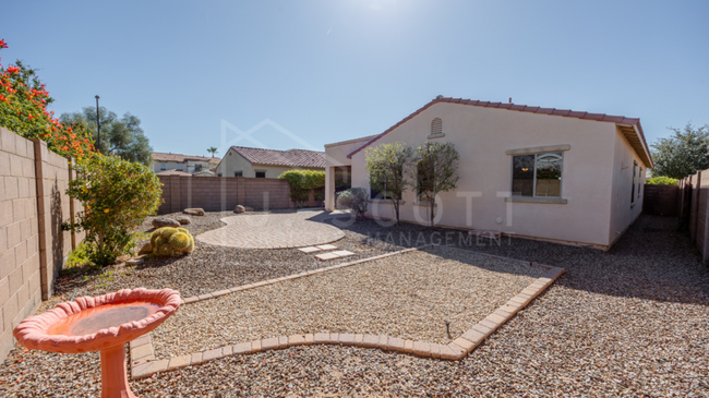 Building Photo - Gilbert Rental Alert! Charming 3BD/2BA Hom...