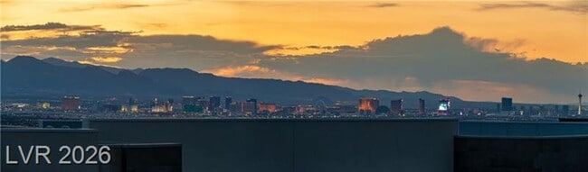 Building Photo - Modern Tri-Story Home in McDonald Highlands