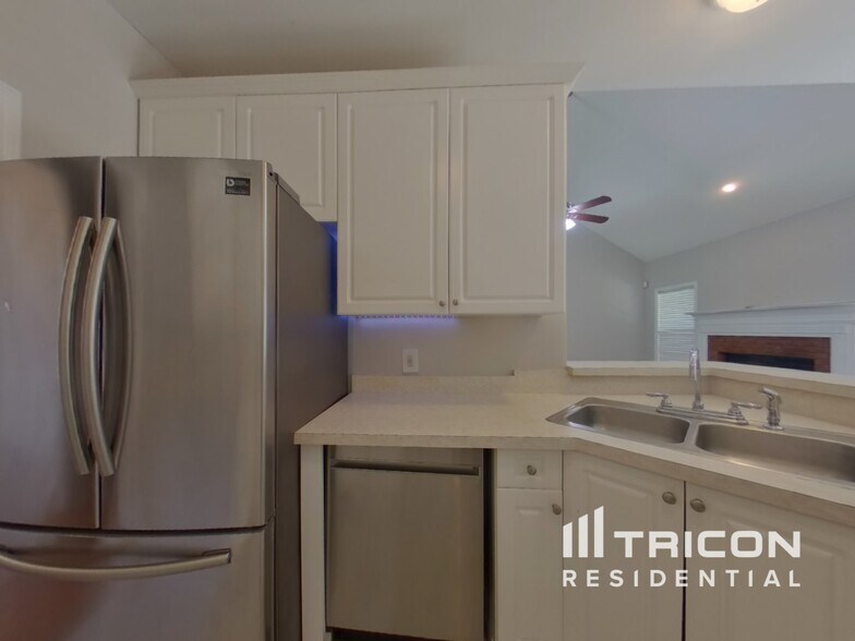 Building Photo - 325 Wisteria Blvd