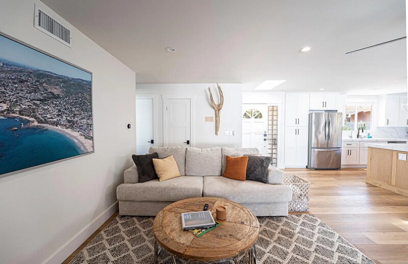 Building Photo - 2858 Drake Ave