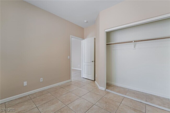 Building Photo - 5086 Echo Shire Ave