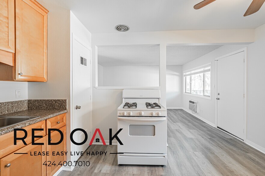 Building Photo - 4324 Walnut St