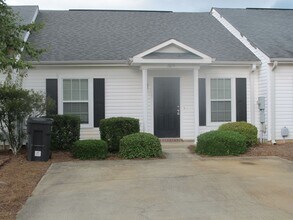 Building Photo - Charming Townhome Close to Medical, Shopping, and Dining