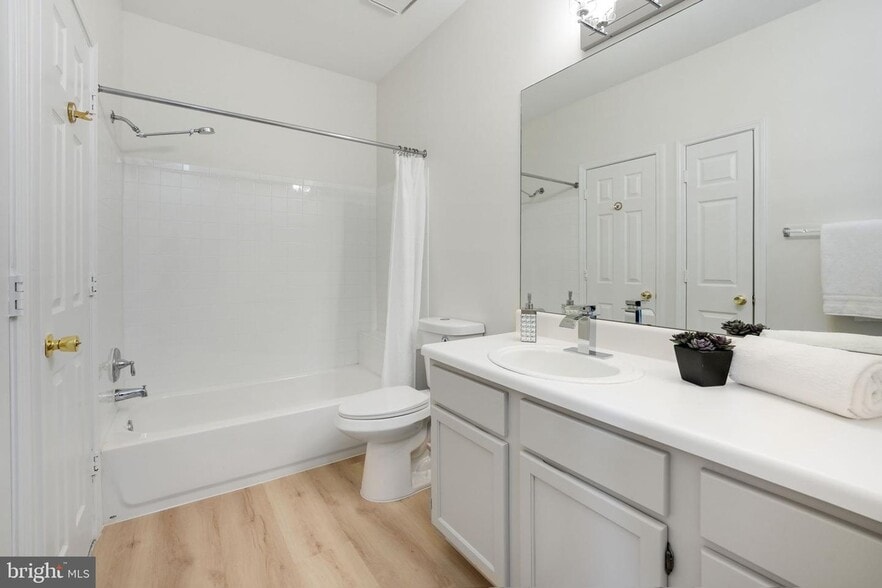 Building Photo - 4405 Sedgehurst Dr