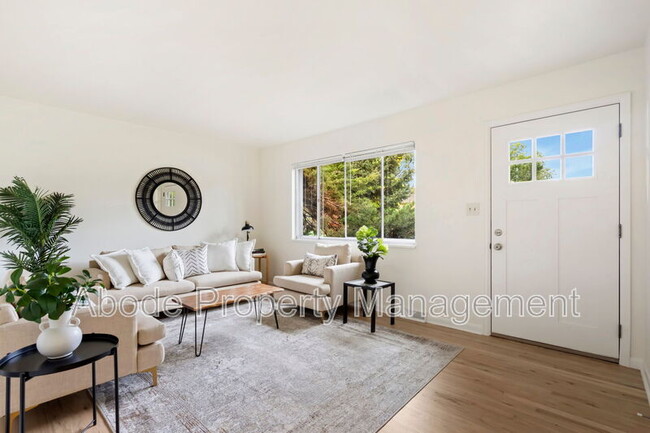 Building Photo - 328 N Roosevelt Ave