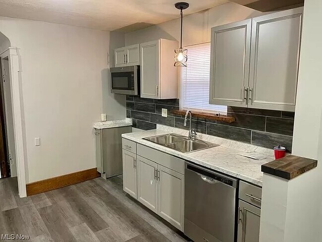 Building Photo - 903 Clay St