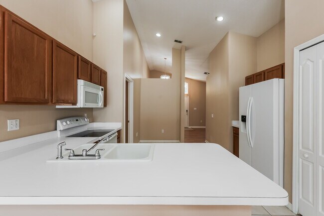 Building Photo - 25806 Bloomsbury Ct