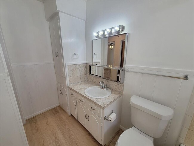 Building Photo - 5806 Nassau Dr