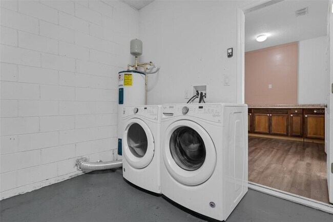 Building Photo - 1225 Greenley Ave