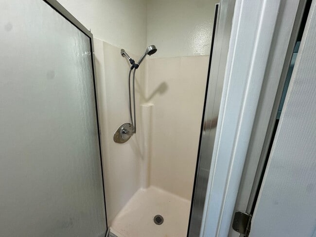 Building Photo - Fully renovated Condo