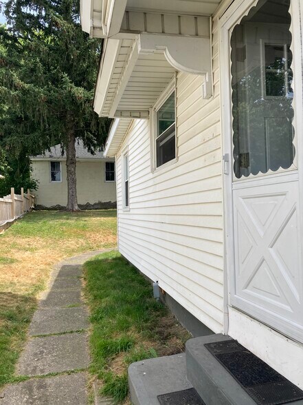 Building Photo - 314 Willow St