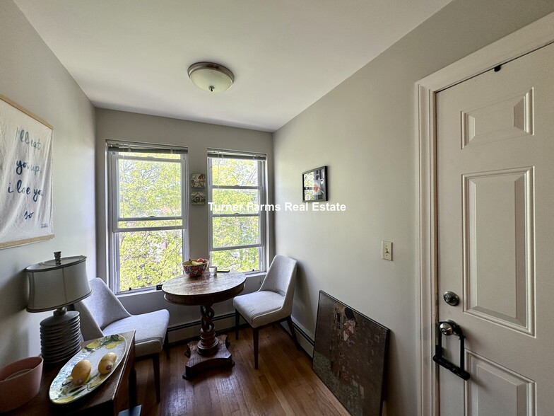 Building Photo - 346 Putnam Ave
