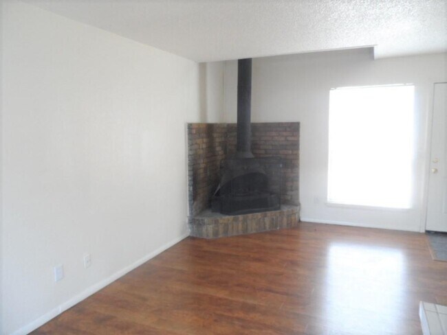 Building Photo - 2504 N Hudson Ave