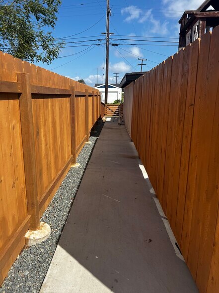 Building Photo - 719 Holly Ave