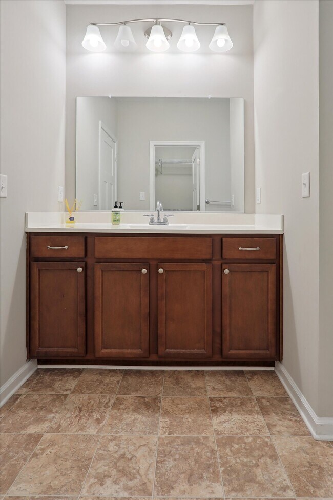 Building Photo - 1208 Kings Land Court