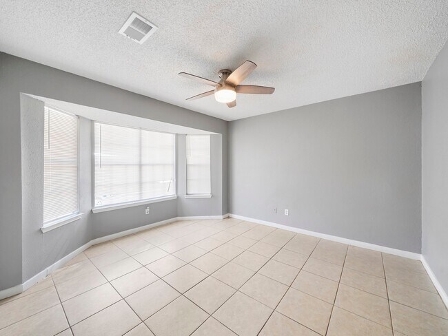 Building Photo - 3207 S Greenpark Dr