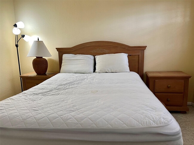 Building Photo - 3000 N Palm Aire Dr