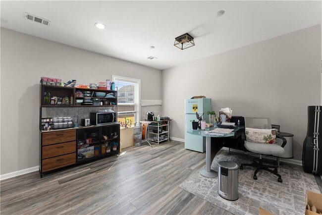 Building Photo - 156 Round Pond Dr