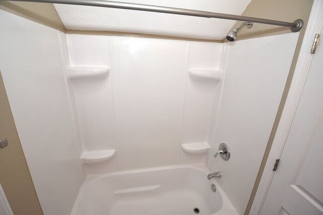 Building Photo - Mishawaka Northside 3 bedroom 1 1/2 story home with 2 bathrooms