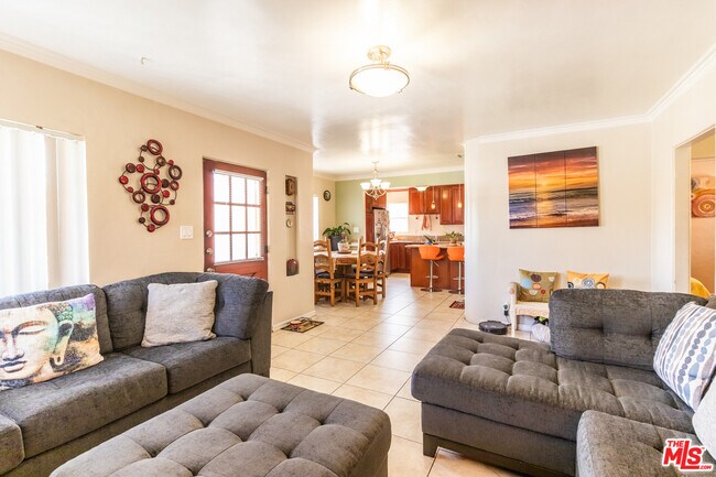 Building Photo - 6445 Tujunga Ave