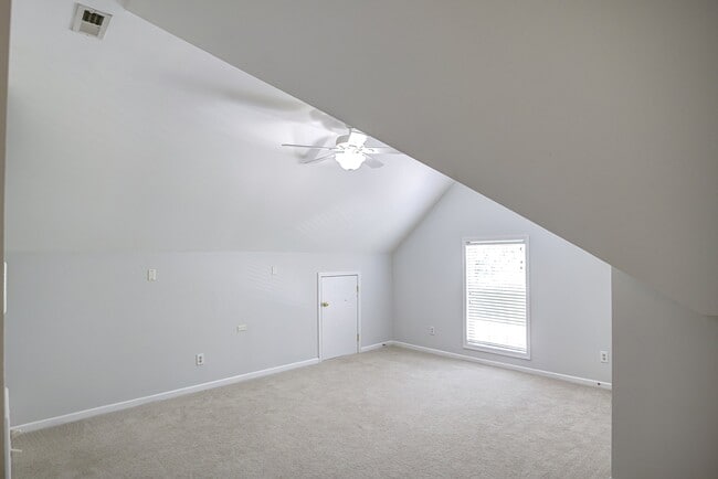 Building Photo - 2103 Templeton Gap Dr
