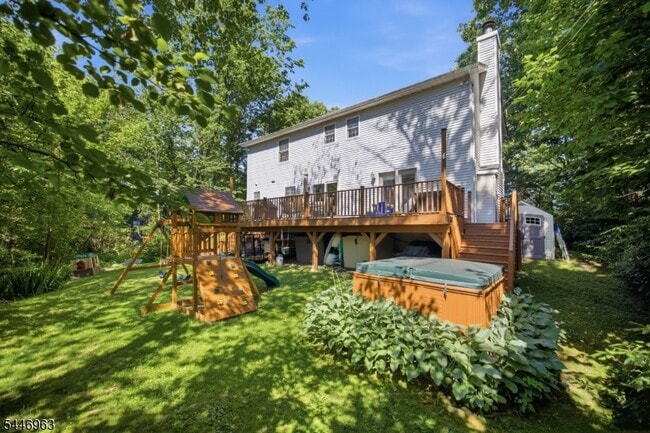 Building Photo - 2057 Lakeside Dr W
