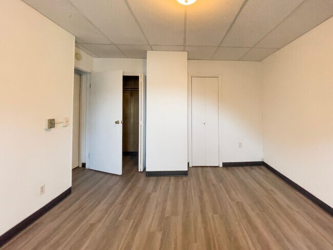 Building Photo - Charming 1-Bedroom Apartment Near Ball Sta...
