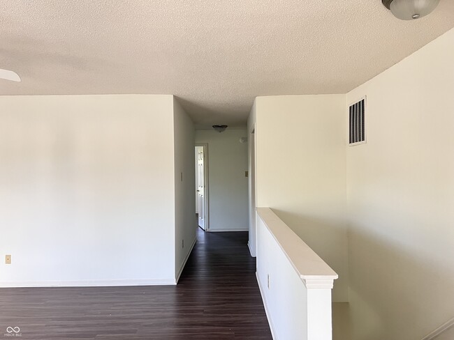 Building Photo - 10400 Hickory Hill Dr