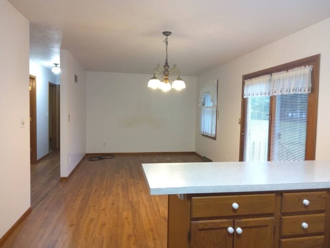 Building Photo - 3 Bedroom 2 Bathroom Home in Goshen!