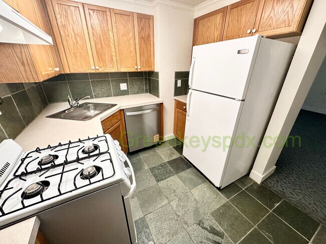 Building Photo - 10197-1136