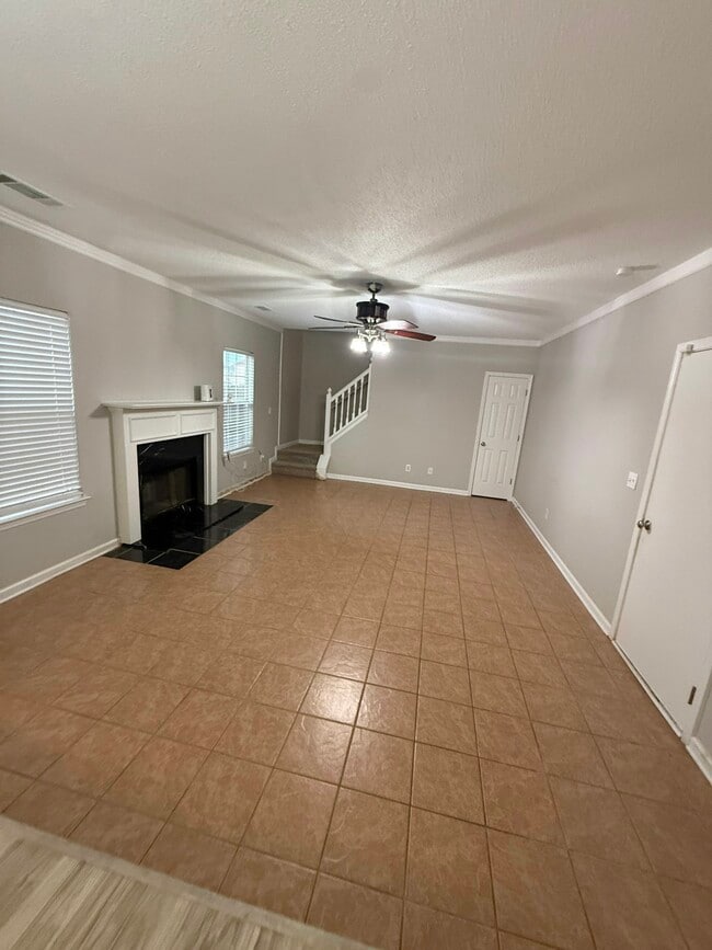 Building Photo - 1439 Alice Ave