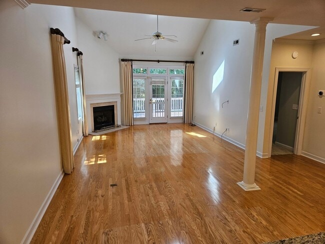Building Photo - Fantastic 3br 2.5ba End Unit Townhome in North Raleigh! 1 Car Garage!