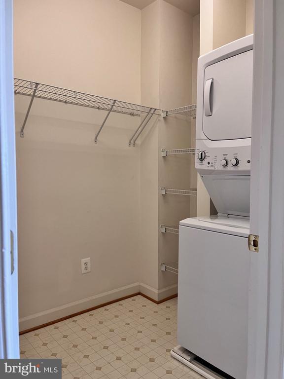 Building Photo - 5605 Harrington Falls Ln