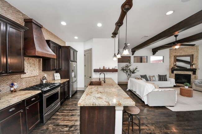 Building Photo - 1141 W 23rd St