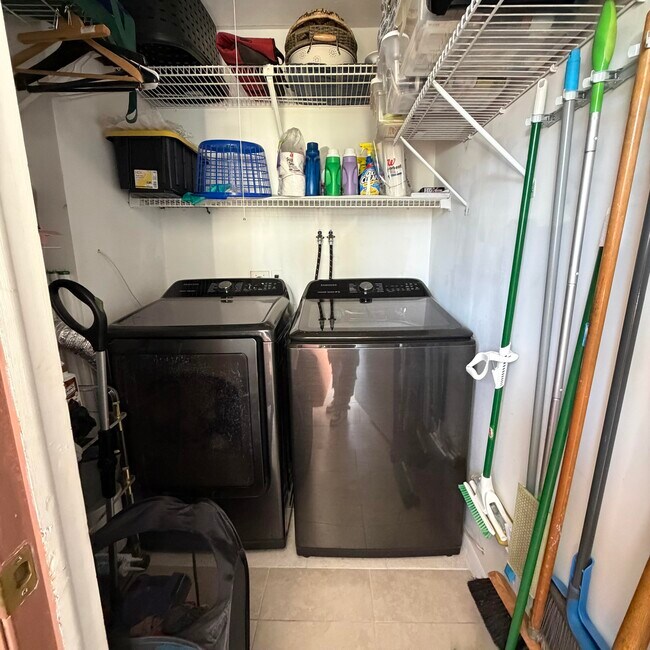 Building Photo - 728 Normandy Ln