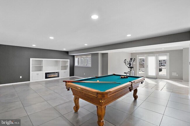 Building Photo - 1460 Waterfront Rd