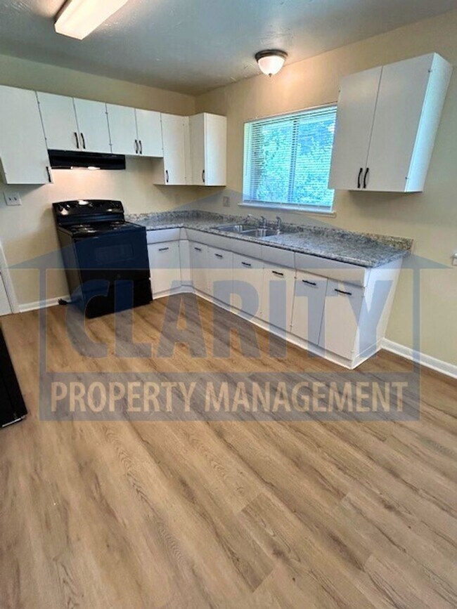 Building Photo - Three bedroom ranch-style home in Chattanooga!