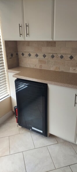 Building Photo - 7430 Lake Breeze Dr