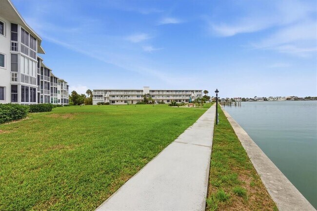 Building Photo - 769 John Ringling Blvd